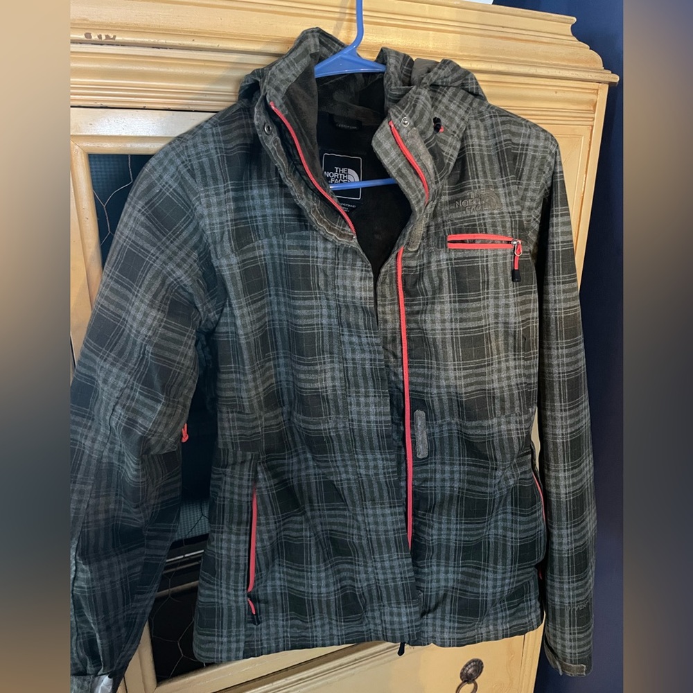 Women’s North Face coat